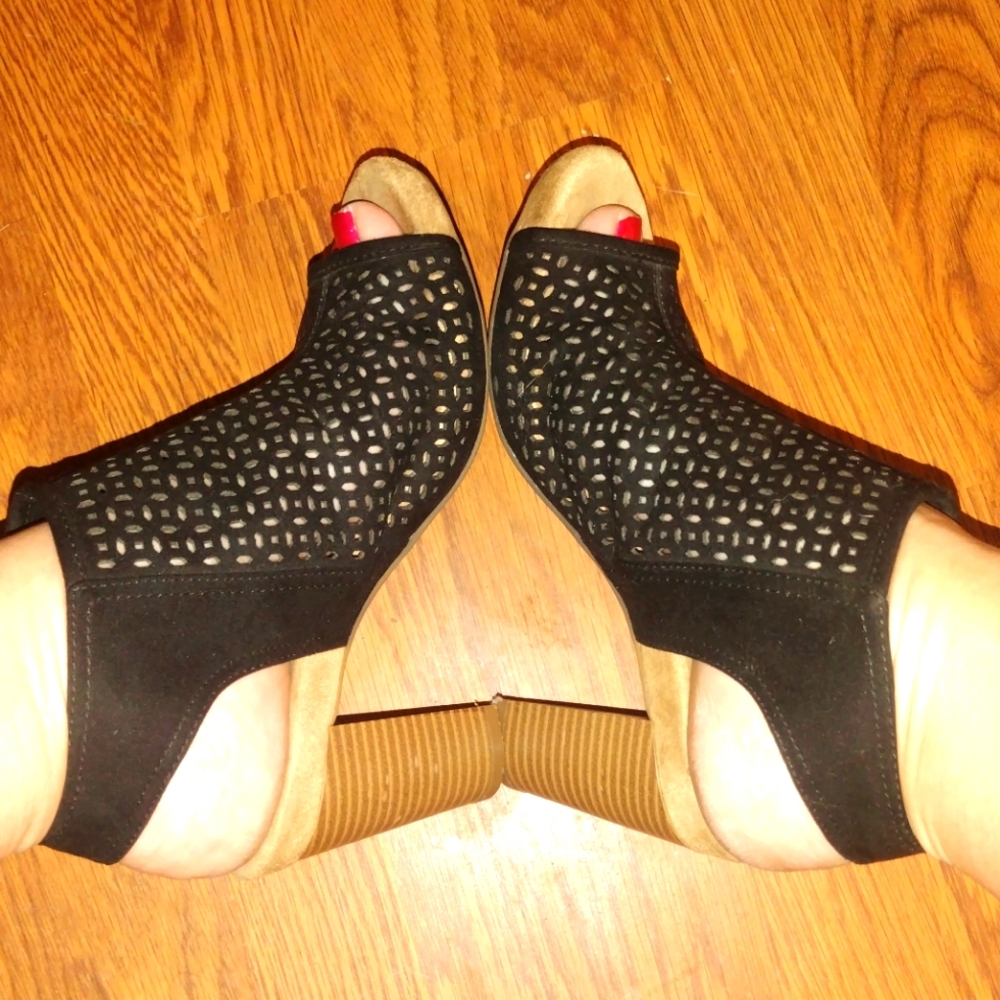 Giani Bernini Black Peep-Toe Wedge Sandals@